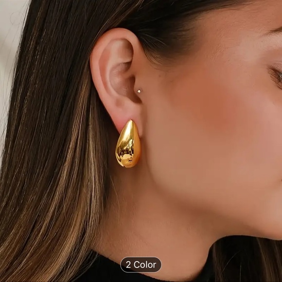 18K Gold Plated TearDrop Shaped Earrings - Picture 3 of 5
